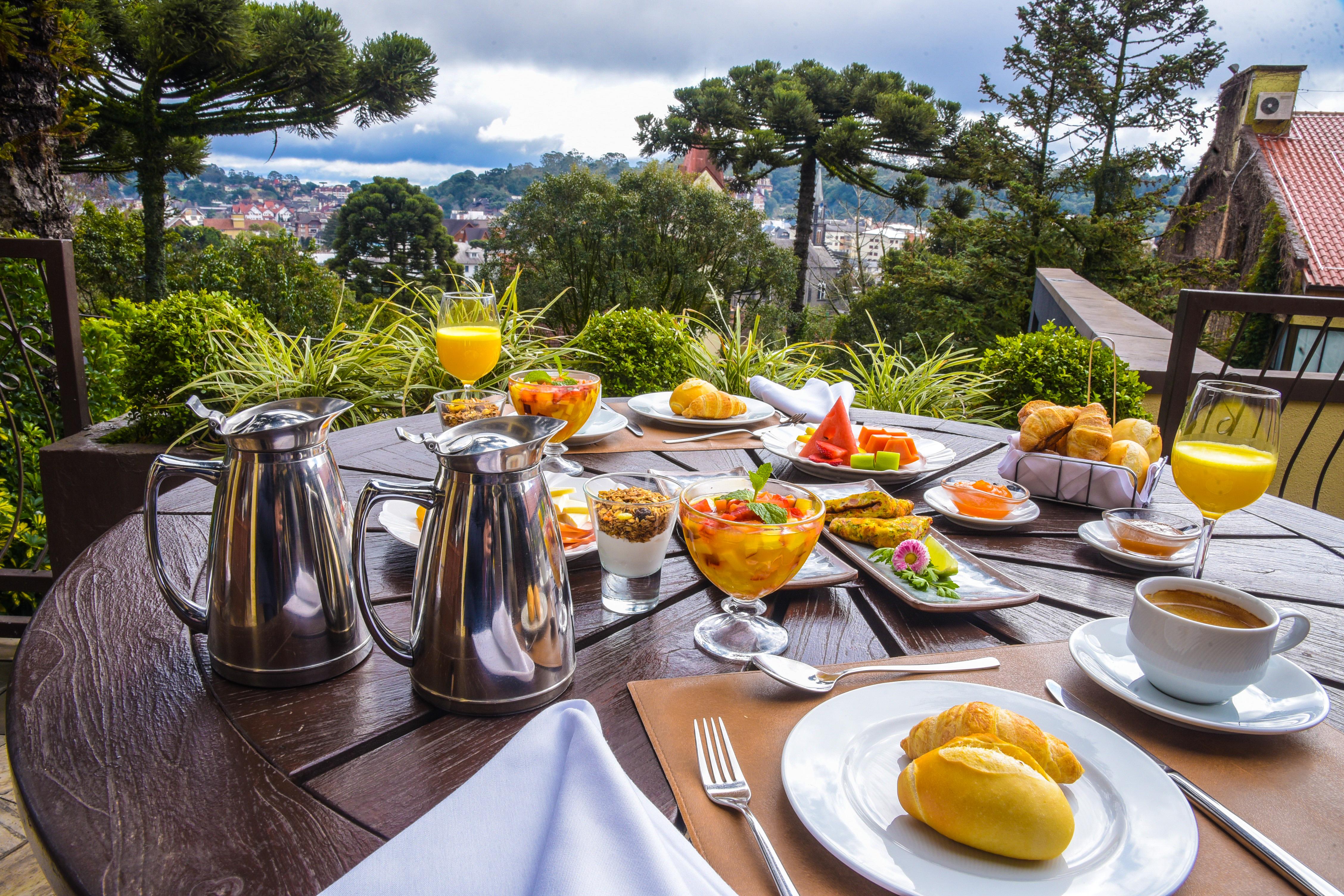 Wish Serrano Resort Грамаду Экстерьер фото Breakfast at the hotel